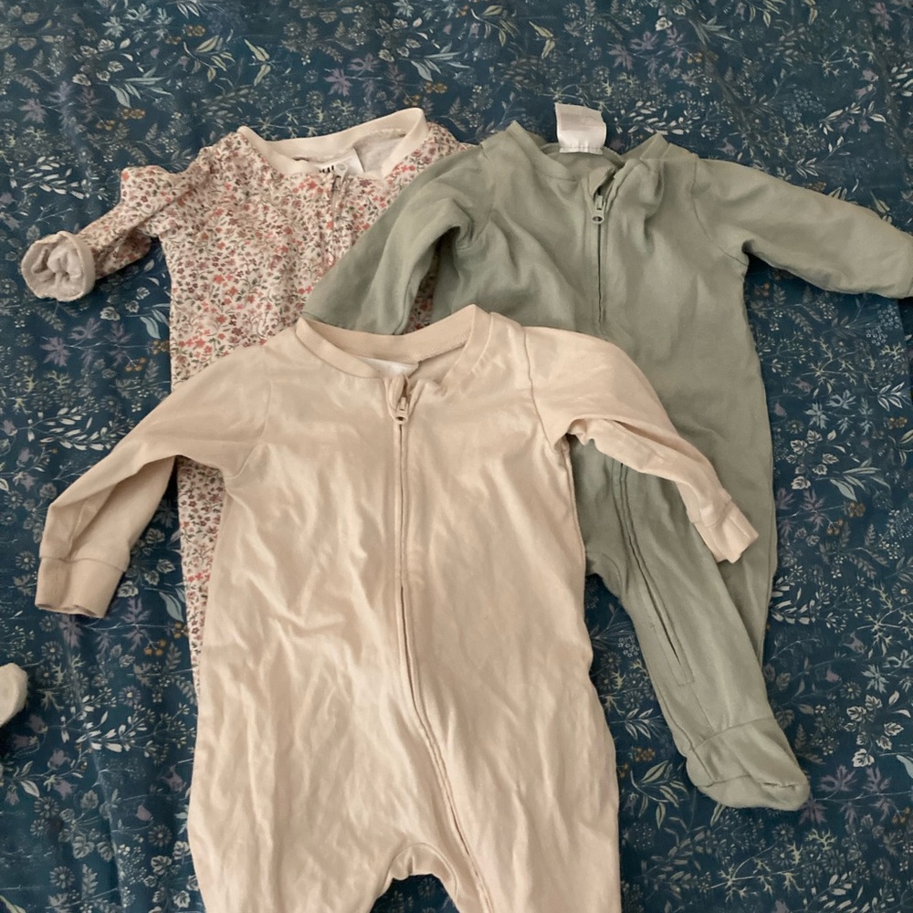 H&M baby sleepers 2-4 months